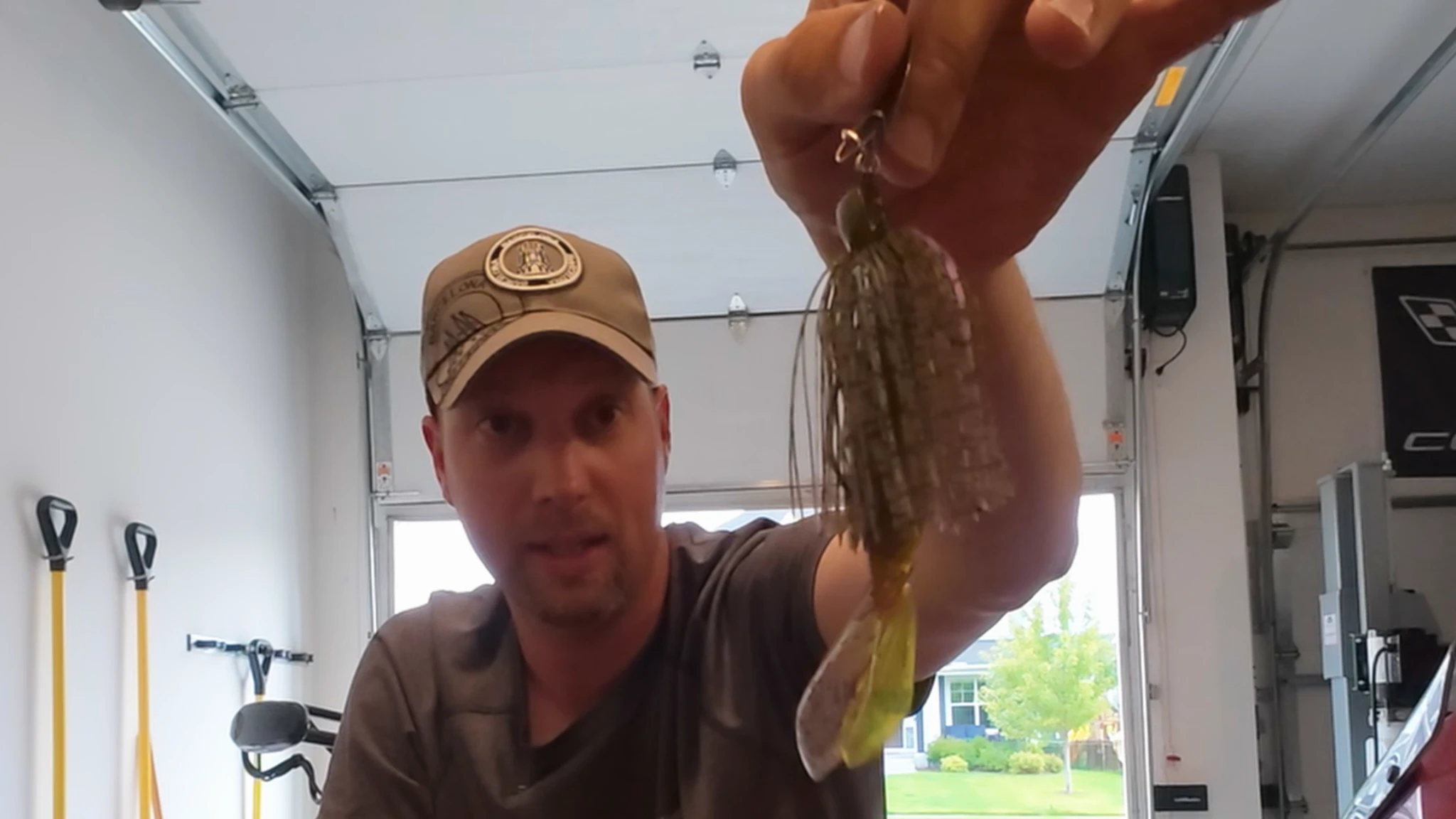 weedless vibrating jig